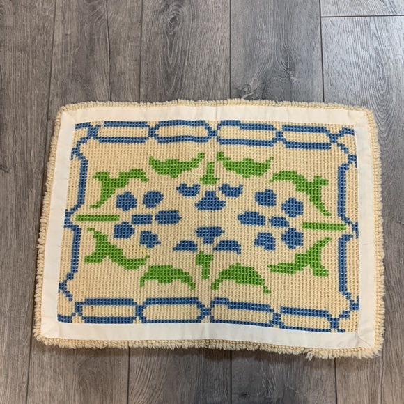 Vintage Cream, Blue & Green Latchhook Rug - Picture 3 of 5